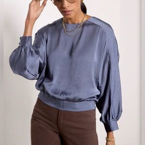 EVEREVE Payton Satin Blouson Top in Greyblue - Size M